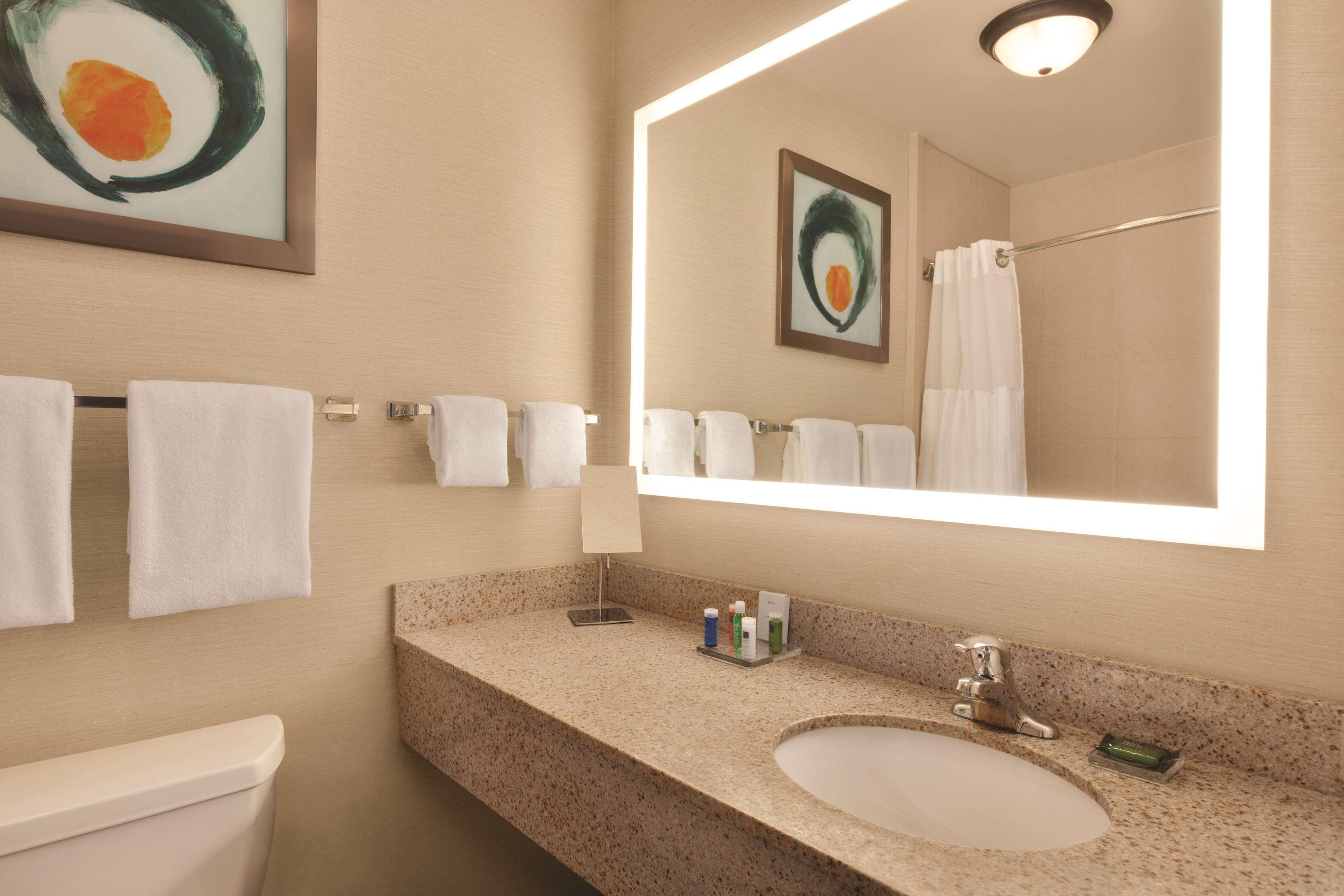 Radisson Hotel Lenexa Overland Park Ngoại thất bức ảnh