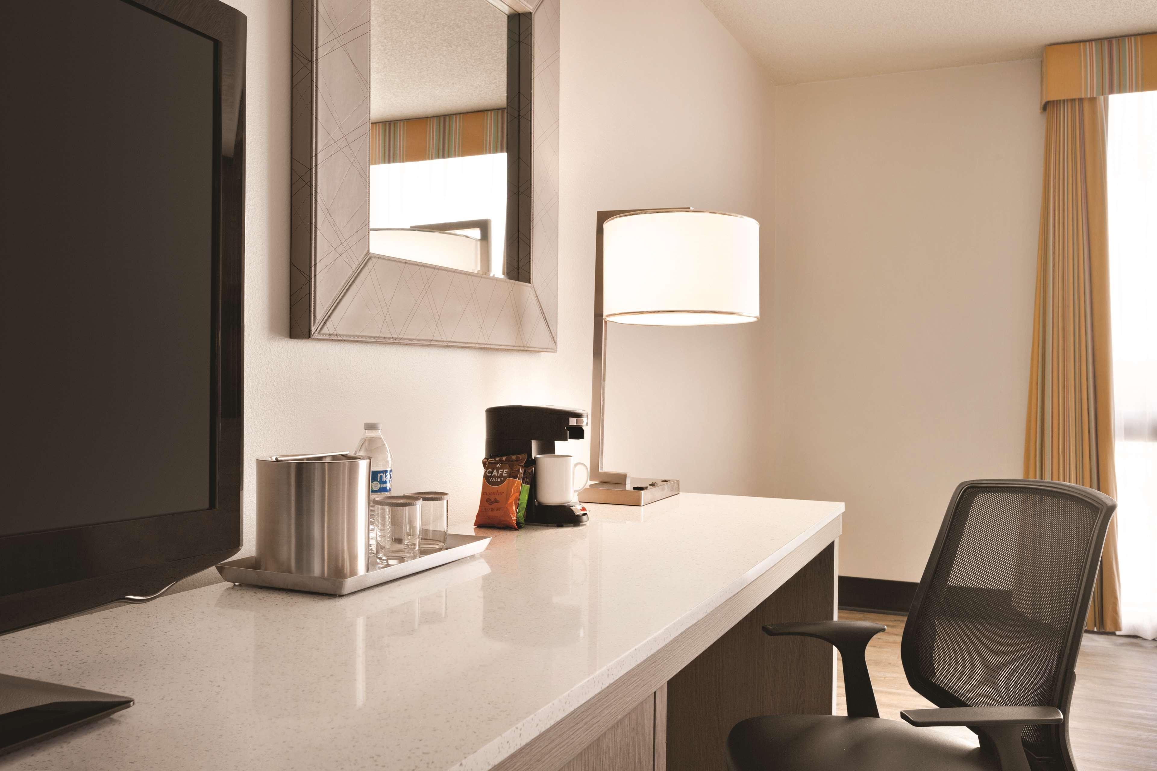 Radisson Hotel Lenexa Overland Park Ngoại thất bức ảnh